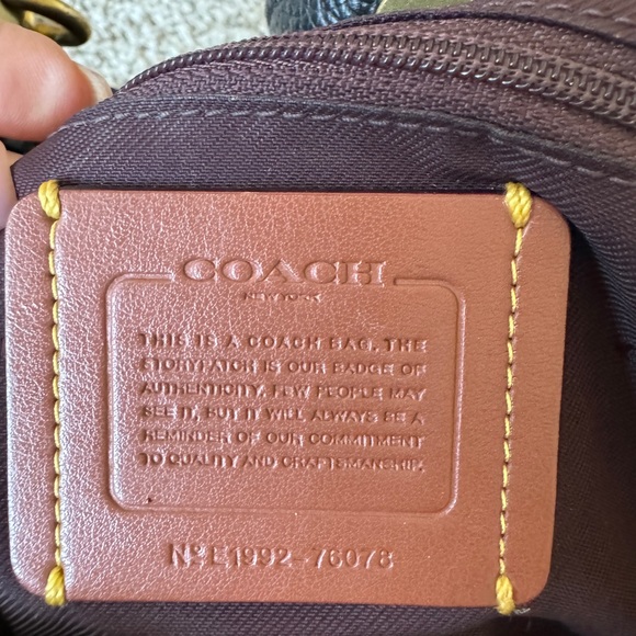 Coach large medium shoulder bag with three sections. - Picture 2 of 6